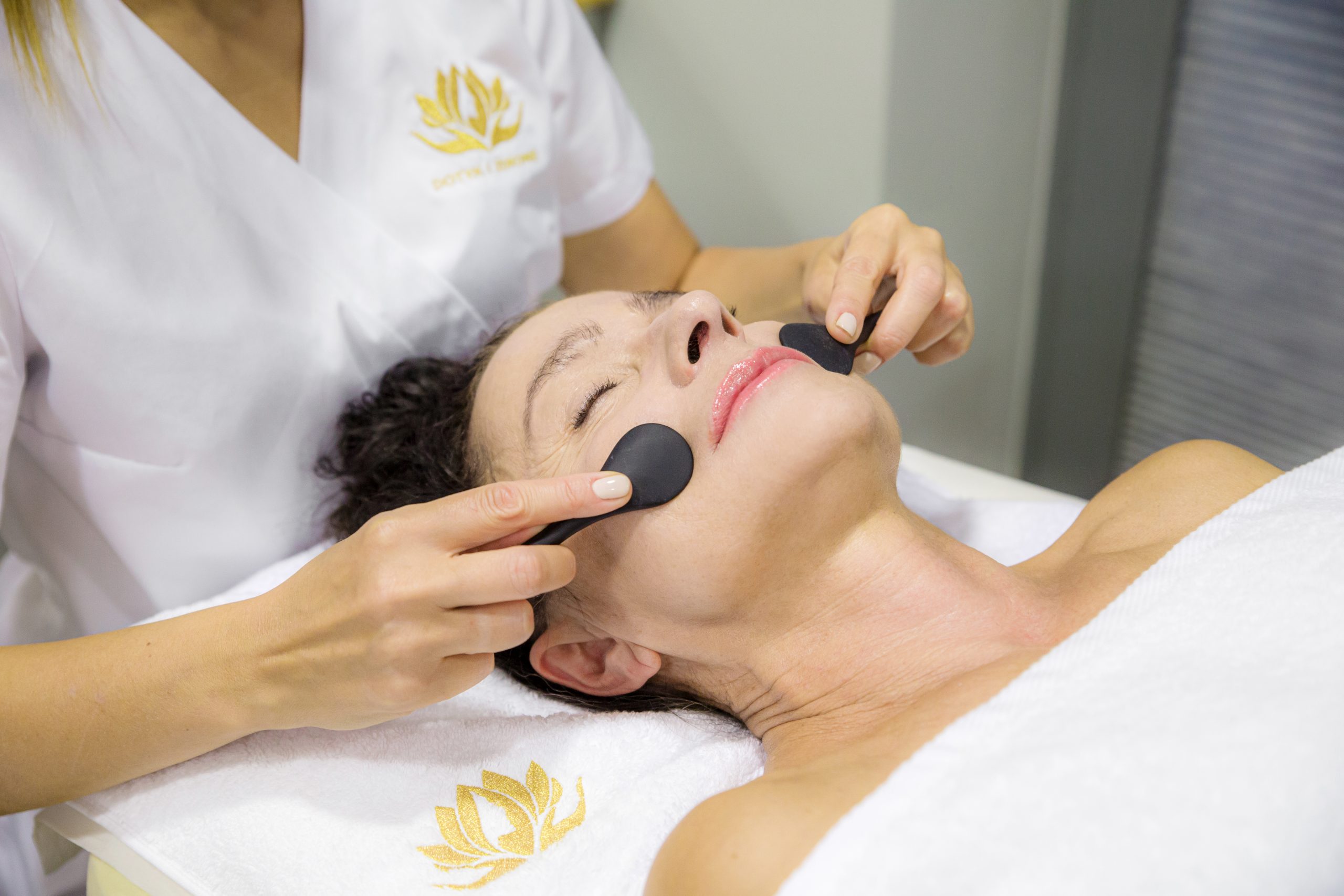 Manualne terapie i masaże twarzy 